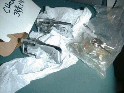 Qty:2 southco compression sealed locking lever latch