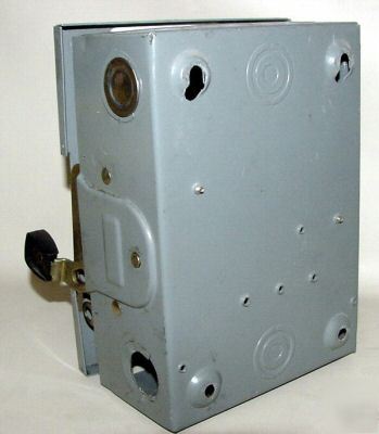 Square d model DU322 60 amp 240 v ac 3 pole breaker box
