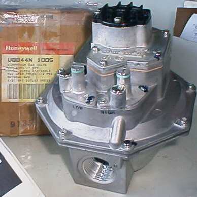 Honeywell dual stage gas valve V8844N-1005 24V * *