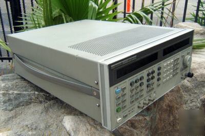 Hp 8643A synthesized signal generator 0.26 - 1030MHZ