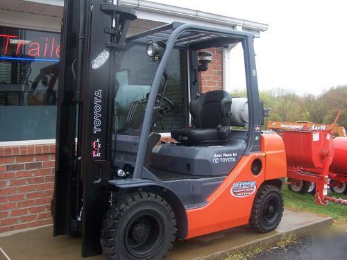 Forklift toyota tow motor eight series fork lift 