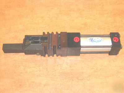 Destaco 870 pneumatic clamp heavy-duty power roller