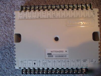 New honeywell W7753A unit ventilator controller in box