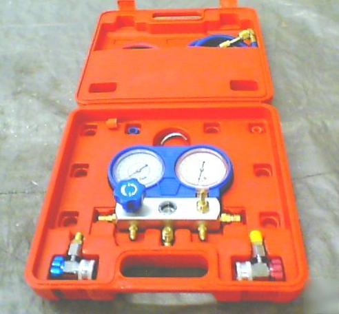 A/c manifold gauge set a c R134A w/ carrying case