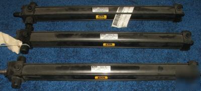 New lot of 3 parker 1-1/2X19 series 2 air cylinders