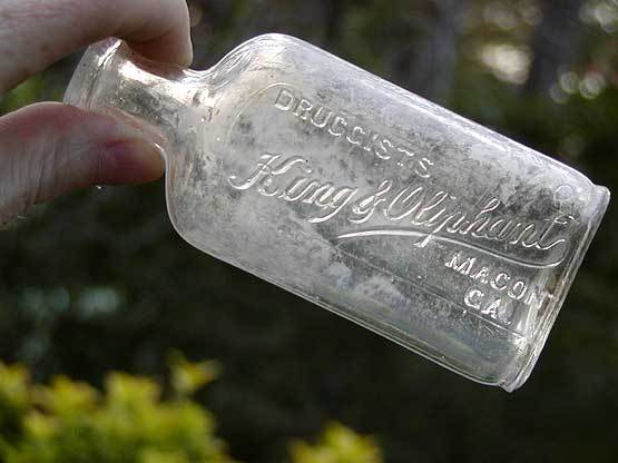 1890's king & oliphant pharmacy bottle macon ga.(#1197)