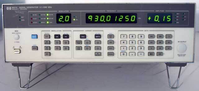 Hp agilent 8657A/002 signal generator w/manuals .1-1040
