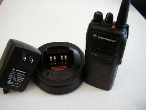 Motorola HT750 uhf two-way radio w/ charger 16 channel