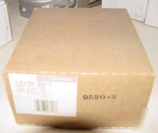 New honeywell gas / air pressure switch in box