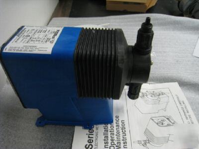 New pulsatron series e plus metering pump, model LPD4, 