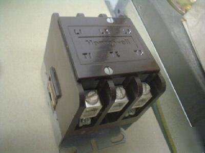 Honeywell R4220 r 1014 50A 3 pole contactor 24V 208/240