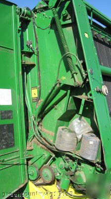 John deere 535 round hay baler