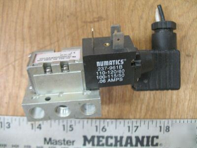Numatics 5 port 1/8