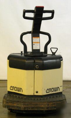 Crown electric forklift - rider pallet truck