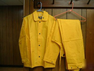 Rain suit, quality .35MM pvc size medium <209