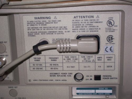 Tektronix AWG2005 arbitrary waveform generator