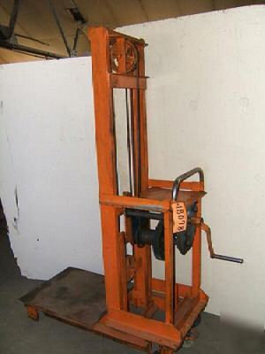 1,000 lb economy shop lift, platform, hand crank(18078)