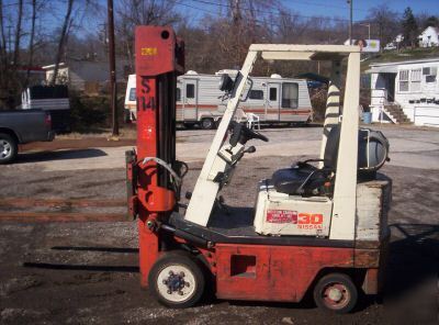 1998 forklift nissan 3000 solid tire runs great 6 forks