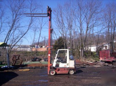 1998 forklift nissan 3000 solid tire runs great 6 forks