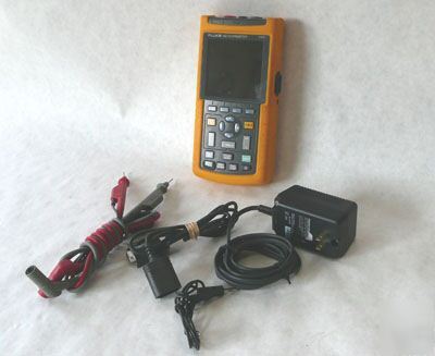 Fluke 123 scopemeter 20MHZ excellent