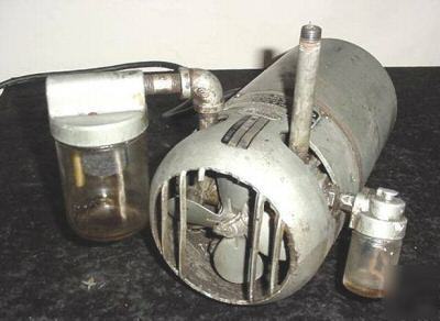 Gast vacuum pump / 1/3 hp / lubricated / 