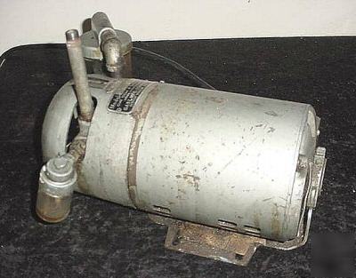 Gast vacuum pump / 1/3 hp / lubricated / 