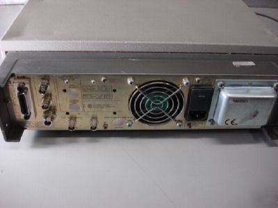 Hp 8657A signal generator w/opt 2