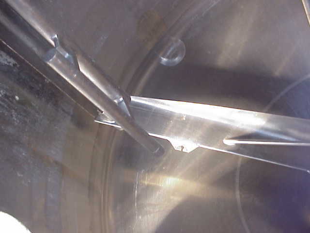 700 gal stainless steel tank w agitator